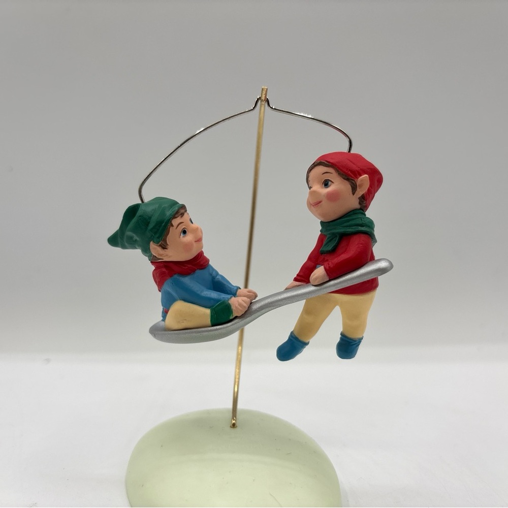 Hallmark Keepsake Ornament Dated 1993โ Vintage Thatโs Entertainment Handcrafted